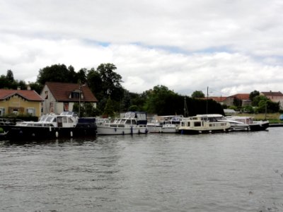 Xures (M-et-M) le port sur le canal