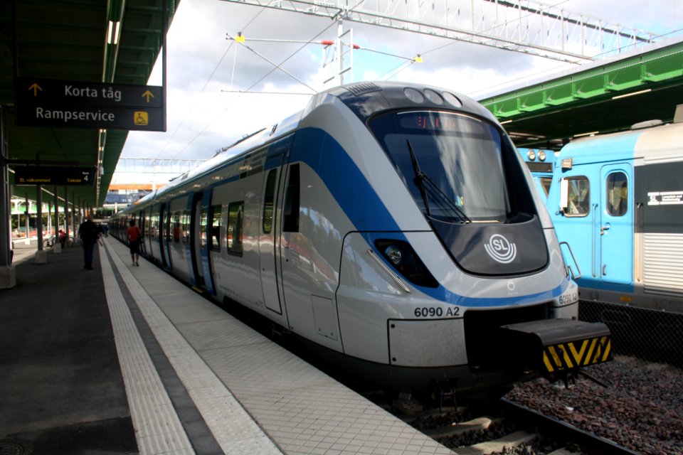 X60B på Kallhäll station - september 2016 bild 2