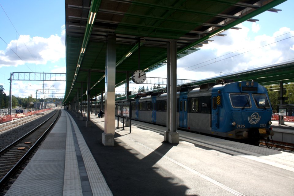 X10 på Kallhäll station - september 2016 bild 3