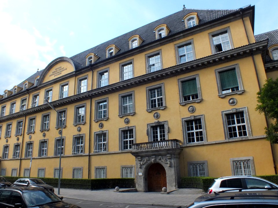Wzwz schwabing 18 munich re building