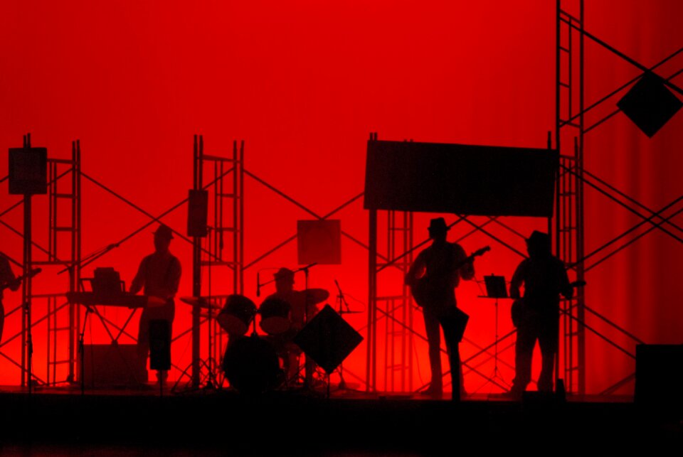 Theatre put in scene music