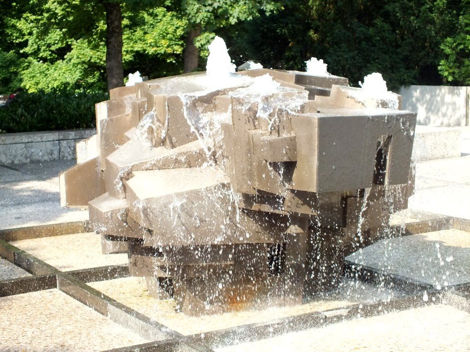 Wzwz schwabing 11 brunnen koenigenstrasse