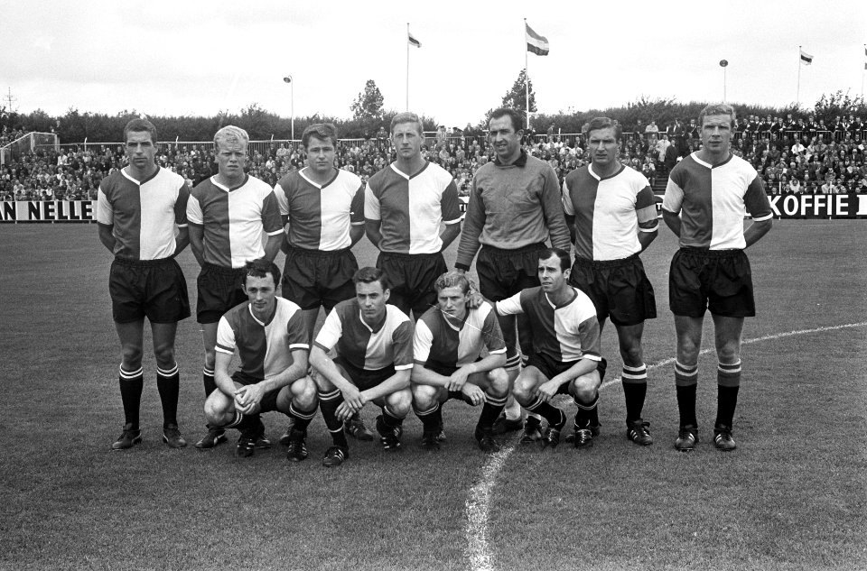 Xerxes DHC tegen Feyenoord 1-3. Elftal Feyenoord, Bestanddeelnr 920-5954