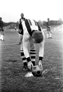 Xerxes DHC tegen DOS. Nummer 15 Penalty (bal niet zichtbaar), Bestanddeelnr 921-3935