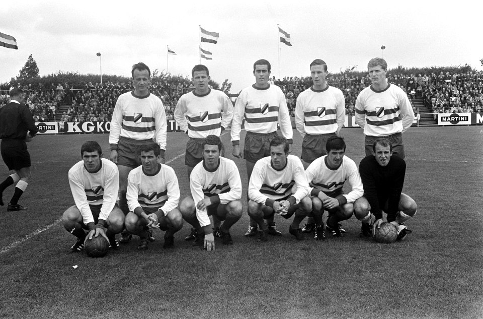 Xerxes DHC tegen Feyenoord 1-3. Elftal Xerxes DHC, Bestanddeelnr 920-5955