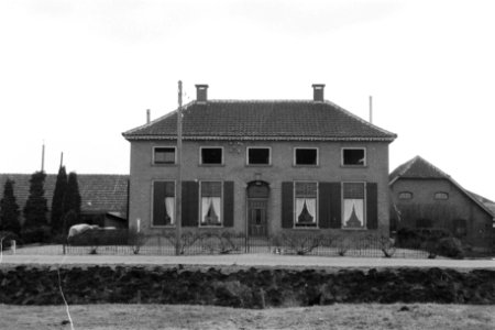 Woonhuis van boerderij bij Lienden (ruilverkaveling Maurikse Wetering), Bestanddeelnr 170-1883
