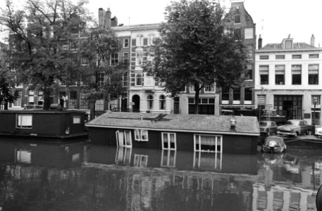 Woonboot half gezonken in Prinsengracht te Amsterdam, Bestanddeelnr 924-7740