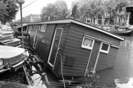 Woonboot half gezonken in Prinsengracht te Amsterdam, Bestanddeelnr 924-7739