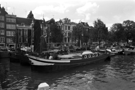 Woonboten in grachten Amsterdam, Bestanddeelnr 924-8834