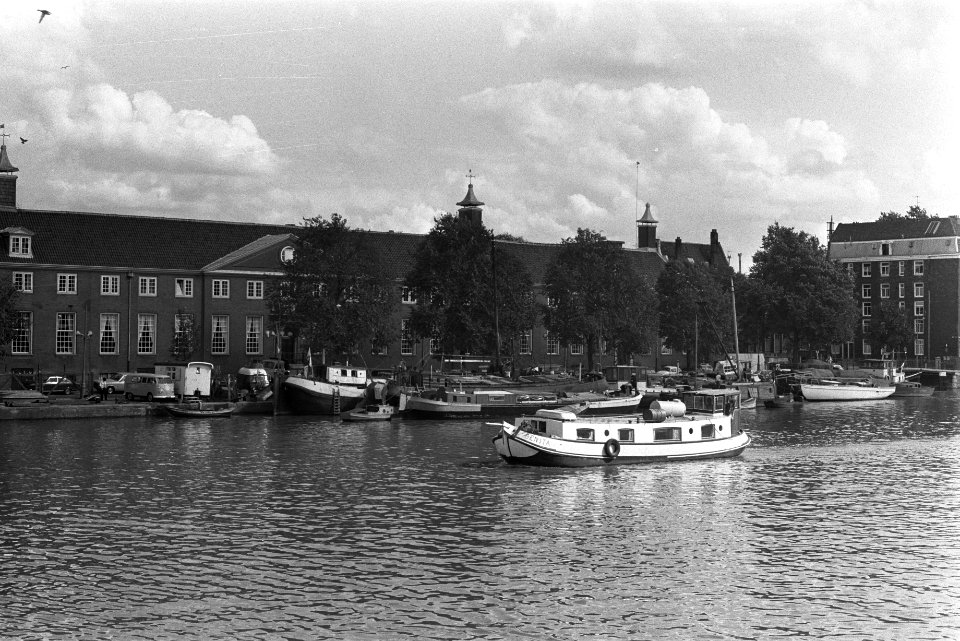 Woonboten in grachten Amsterdam, Bestanddeelnr 924-8840