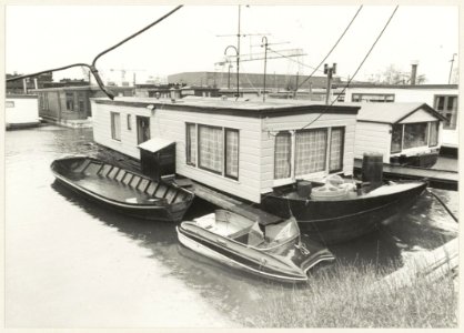 Woonboten in de Waarderhaven, NL-HlmNHA 54011391