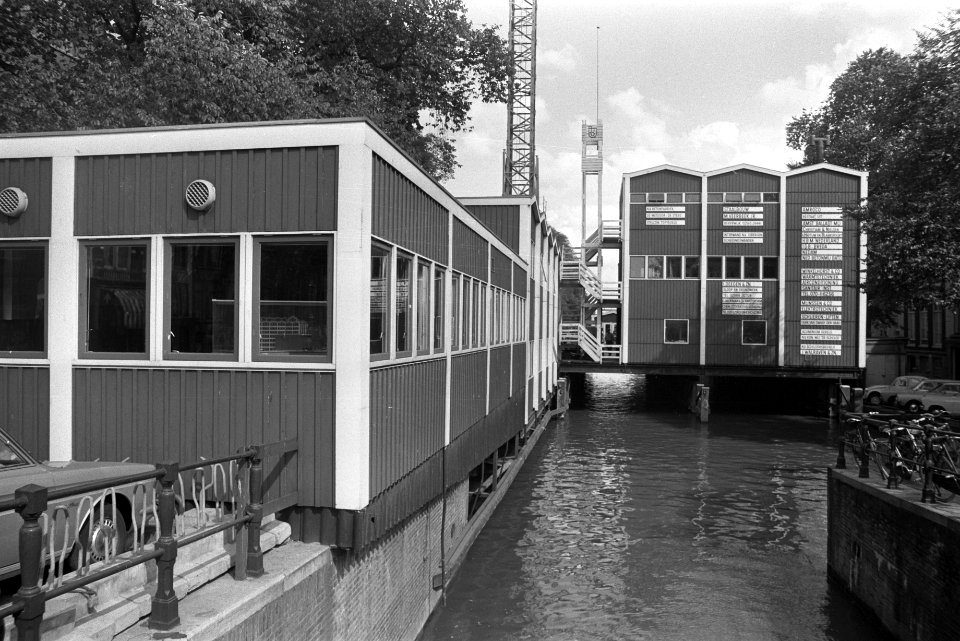 Woonboten in grachten Amsterdam, Bestanddeelnr 924-8832