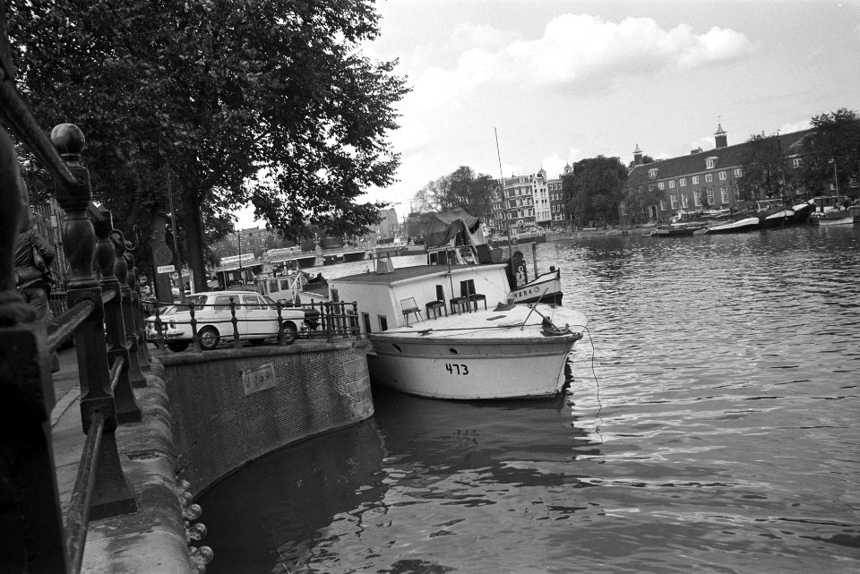 Woonboten in grachten Amsterdam, Bestanddeelnr 924-8833