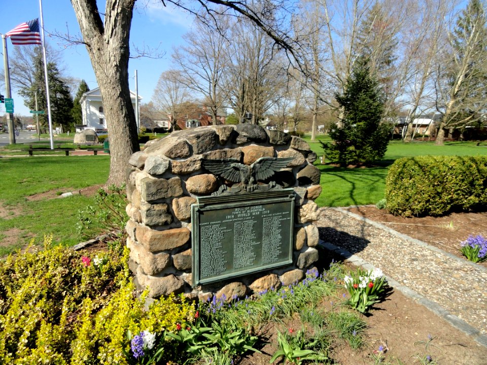 World War I Memorial - Village Green - Bloomfield, CT - DSC09379