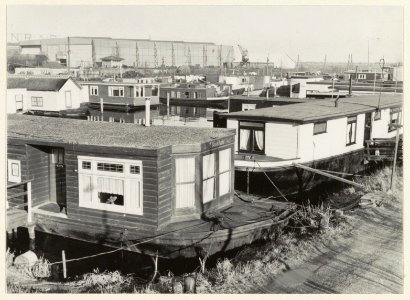 Woonboten in de Waarderhaven. NL-HlmNHA 54004780