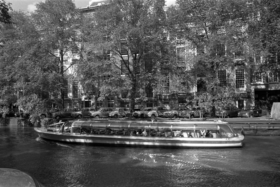 Woonboten in grachten Amsterdam, Bestanddeelnr 924-8831