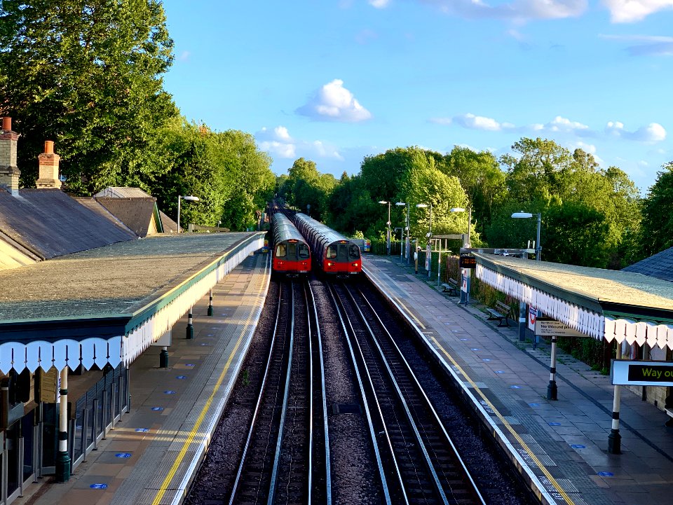 Woodside Park platforms from footbridge looking south