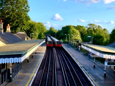 Woodside Park platforms from footbridge looking south