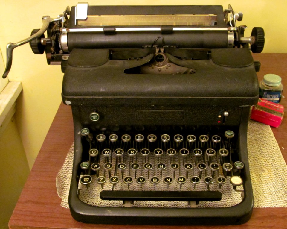 Woodstock typewriter, 1940s