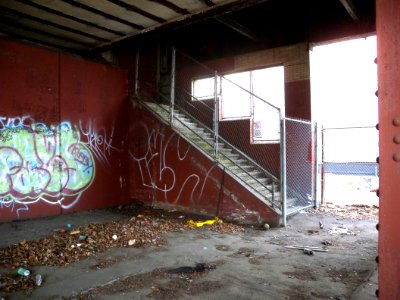Woodhaven Junc NE stair jeh