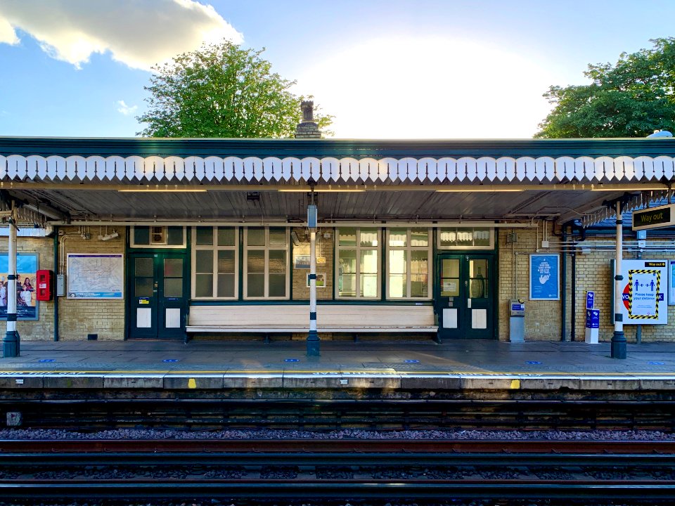 Woodside Park Northbound platform from southbound