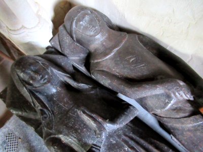 Wooden effigies, Clifton Reynes 02