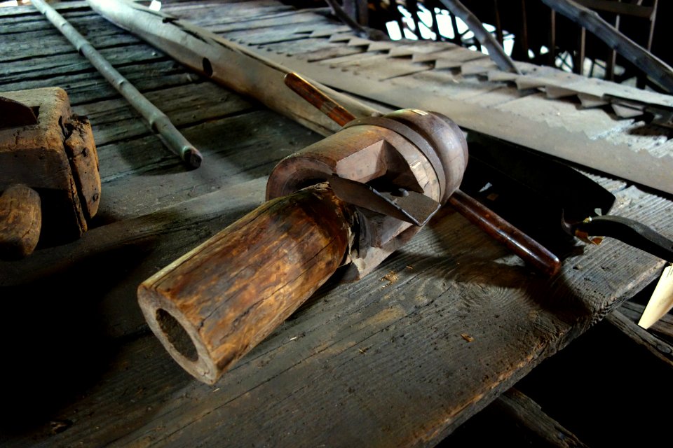 Wooden water pipes, view 2 - Hadley Farm Museum - DSC07647