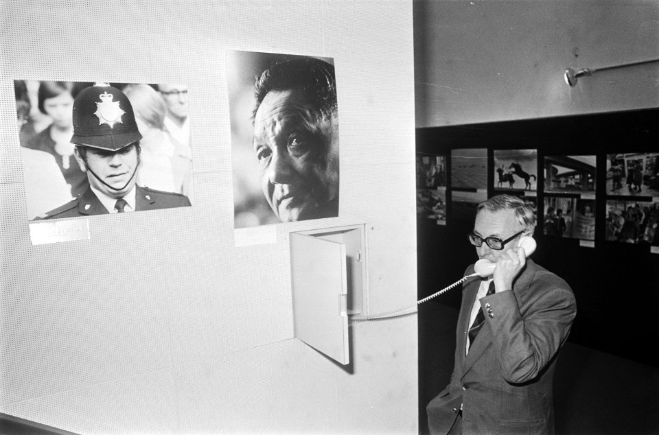 World Press Photo geopend door Van der Stoel in Van Goghmuseum in Amsterdam Van, Bestanddeelnr 928-5244