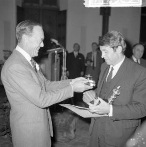 World Press Photo 1964 , de Prins reikt de prijs uit, Bestanddeelnr 917-2525