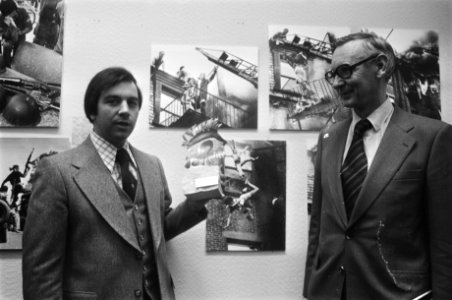 World Press Photo geopend door Van der Stoel in Van Goghmuseum in Amsterdam Van, Bestanddeelnr 928-5245