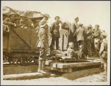 Wounded being sent to the Hospitals on the light railway, Bestanddeelnr 158-2509