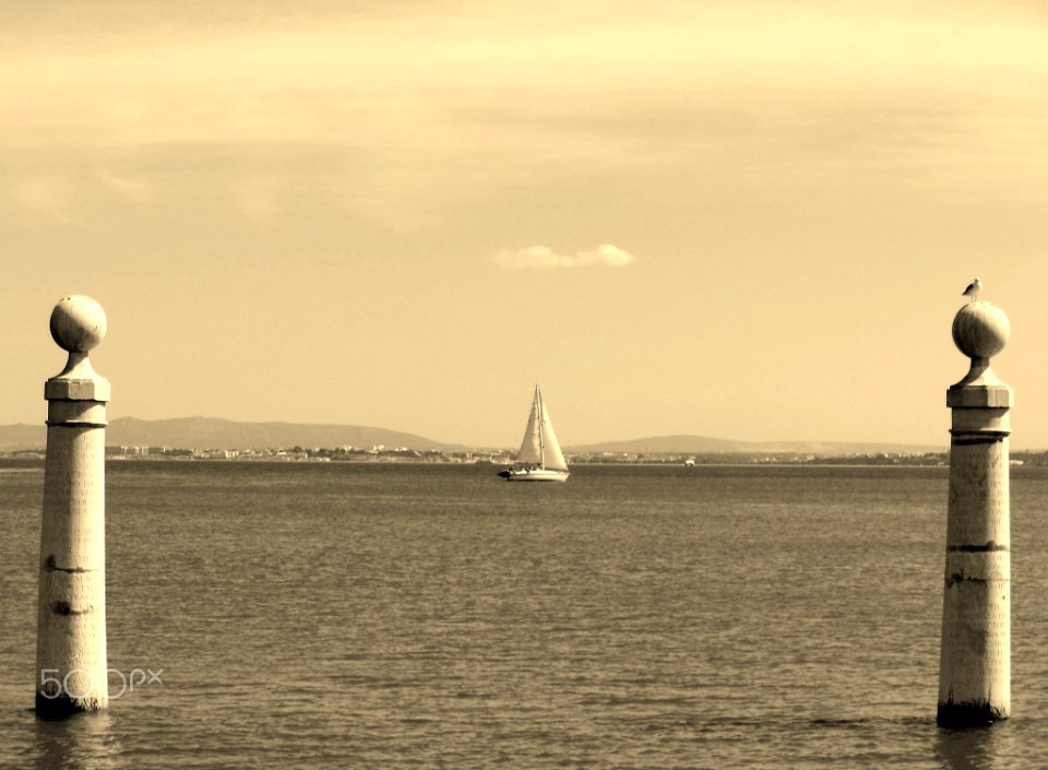 Worlds Between (131340289)