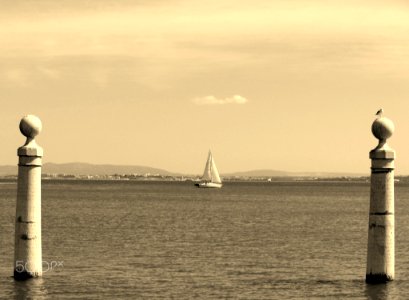 Worlds Between (131340289)