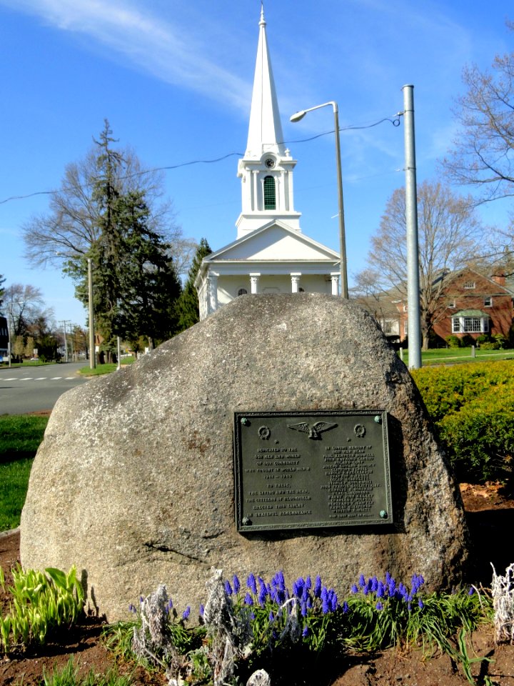 World War II Memorial - Village Green - Bloomfield, CT - DSC09374