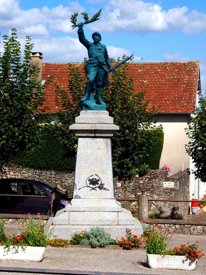 World War I & II Memorial of Vouvant pic1