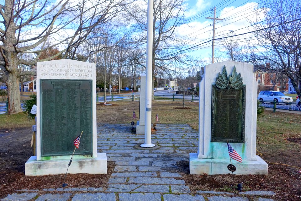 World War Memorials - Norton, Massachusetts - DSC03607
