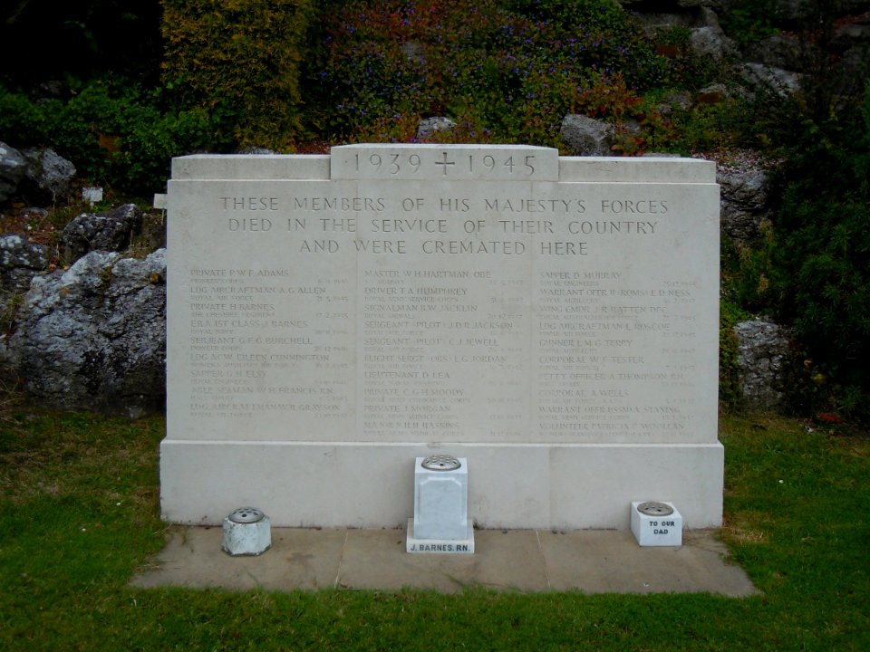 World War II Memorial at Downs Crematorium, off Bear Road, Brighton (August 2014)