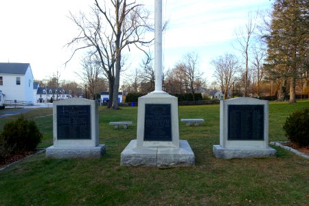 World War Memorials - Holden, Massachusetts - DSC08379