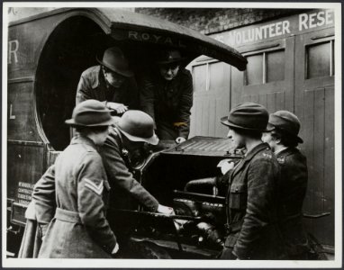 Womens Volunteer Reserve to drive Royal Mail., Bestanddeelnr 158-2066