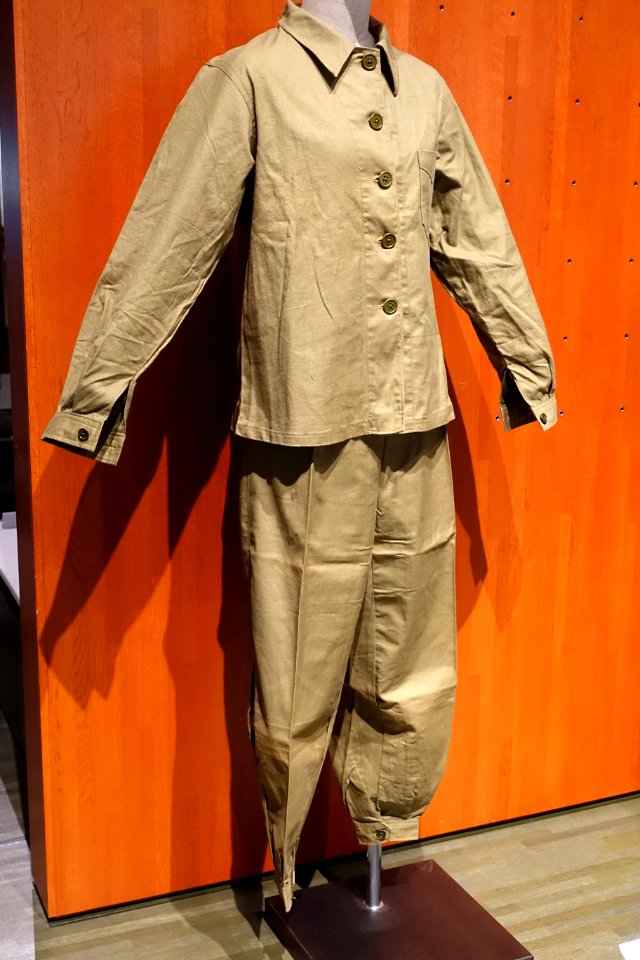 Women's standard female clothes, 1942 AD - Edo-Tokyo Museum - Sumida, Tokyo, Japan - DSC06957