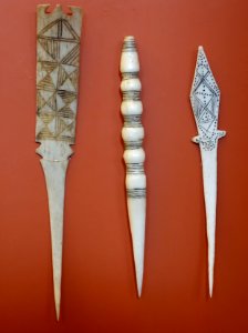 Women's hair ornaments, Africa, Angola (Mbundu) c. 1900, ivory and bone - Redpath Museum - McGill University - Montreal, Canada - DSC08236