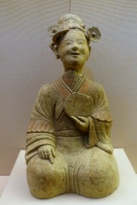 Woman with a mirror, China, unearthed at Songjialin, Pixian, Sichuan, Eastern Han dynasty, 25-220 AD, ceramic - Sichuan Provincial Museum - Chengdu, China - DSC04768
