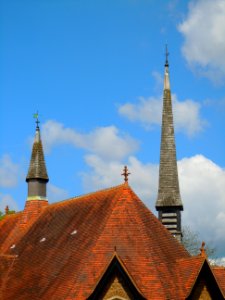Wonersh United Reformed Church, Kings Road, Wonersh (May 2014) (Flèches)