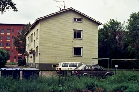 Wooden apartment building in Leveri Jul2009 001