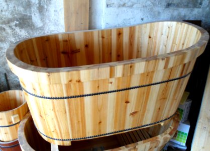 Wooden bathtub for adults - 02 photo