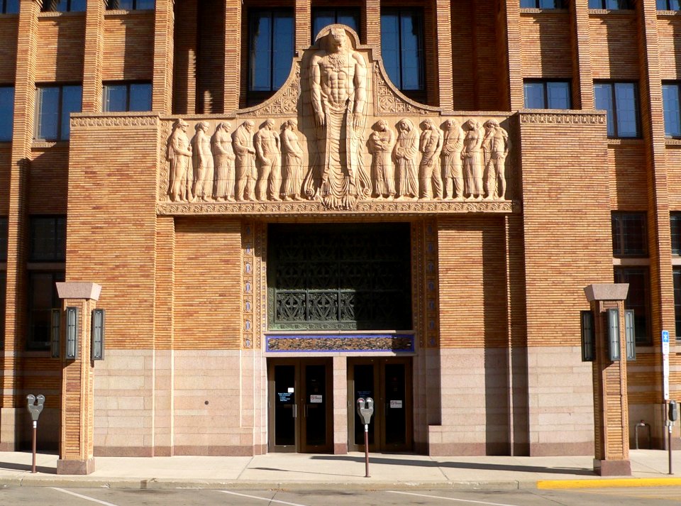Woodbury County Courthouse W entrance 1