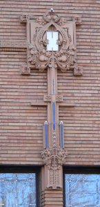 Woodbury County Courthouse N wall ornament 1