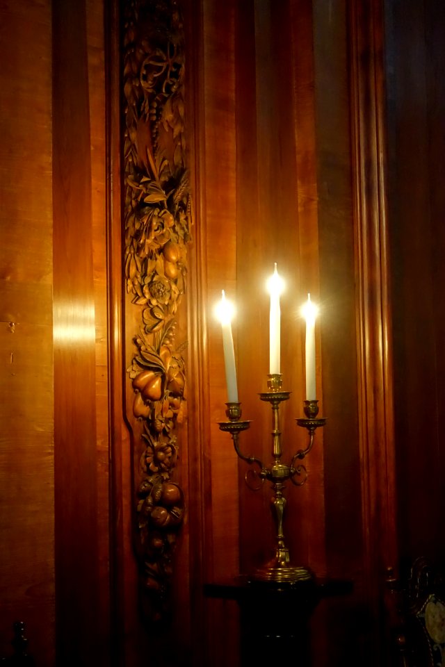 Wood carving by Samuel Watson (1662-1715) - Chapel, Chatsworth House - Derbyshire, DSC03095