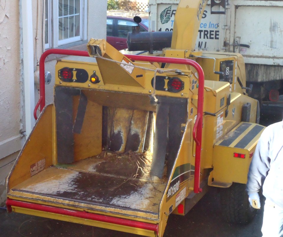 Wood chipper machine to break down branches into mulch