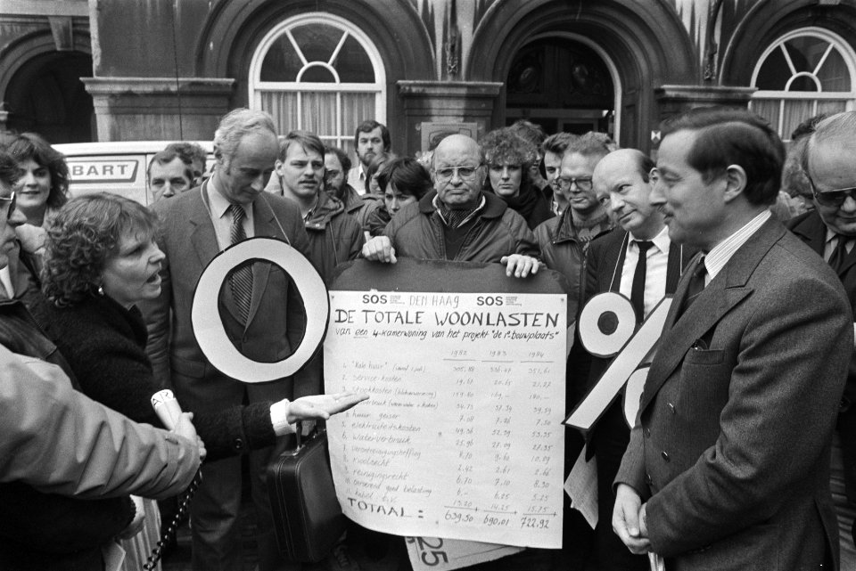 Woonlasten Overleg Ned. (WON) overhandigt petitie aan Kamercom. Volkshuisvesting, Bestanddeelnr 932-8835